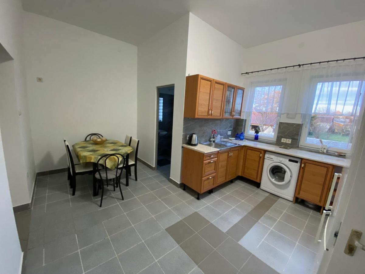 Tocc Apartman Gyál Buitenkant foto
