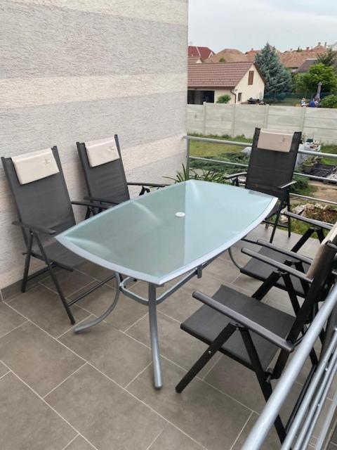 Tocc Apartman Gyál Buitenkant foto